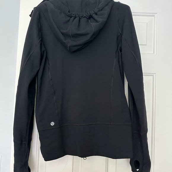 Lululemon hoodie - slim fit - Picture 2 of 3